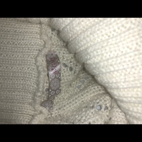 SOLD! A'GACI Dolman Sleeve Cowlneck Sweater L - Picture 4 of 7